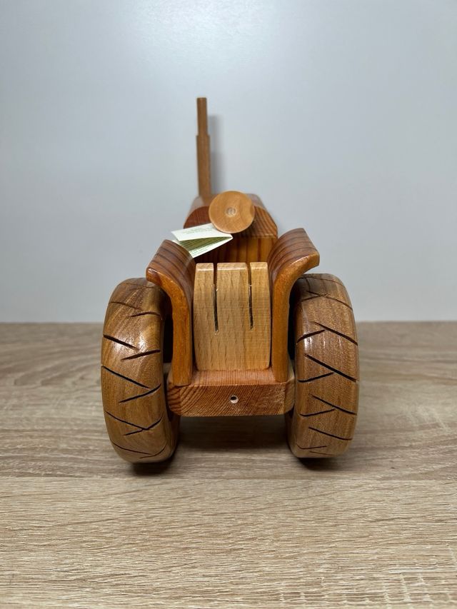 Tractor de madera