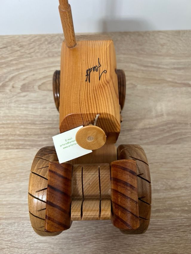 Tractor de madera