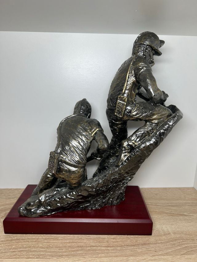 Mineros tallados a mano