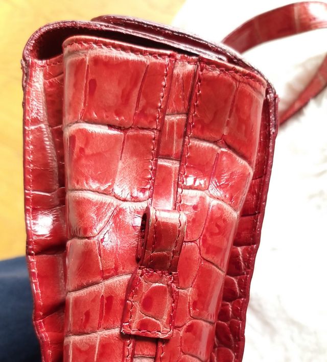 BOlSO rojo en piel de coco.