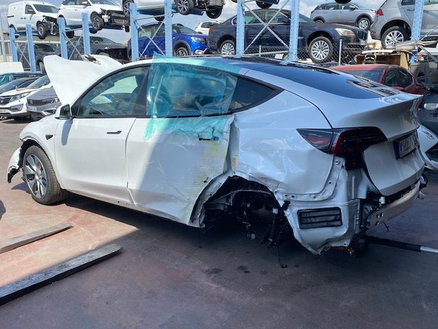Tesla Model Y 2023  3200km 514cv 4x4