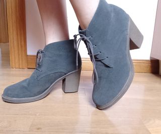 Botines con cordones 