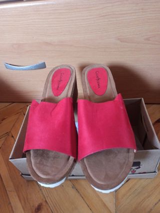 Sandalia roja del 40