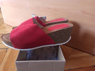 Sandalia roja del 40