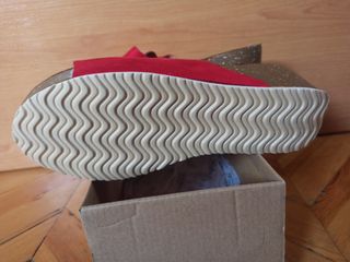 Sandalia roja del 40