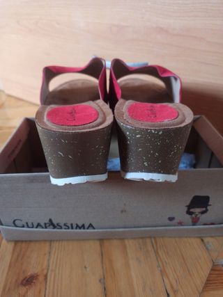 Sandalia roja del 40