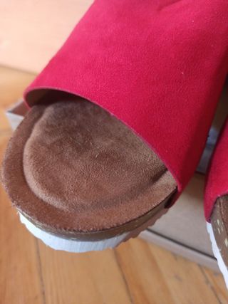 Sandalia roja del 40