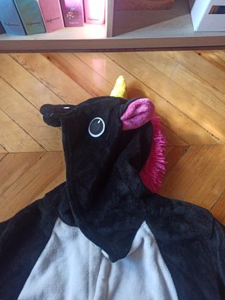 Disfraz o pijama de unicornio