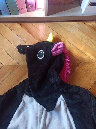 Disfraz o pijama de unicornio