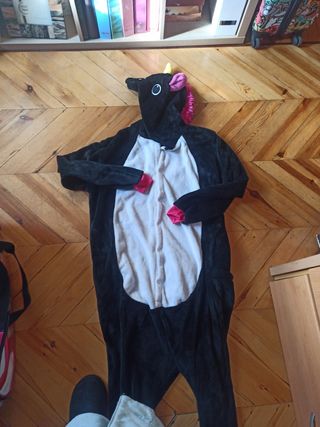 Disfraz o pijama de unicornio