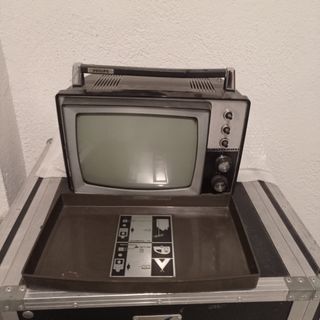 Televisión portátil Philips antiguo