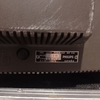 Televisión portátil Philips antiguo