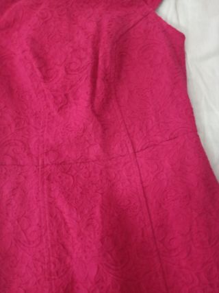 vestido rojo con relieves talla S Bershka