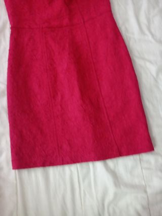 vestido rojo con relieves talla S Bershka
