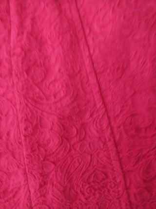 vestido rojo con relieves talla S Bershka