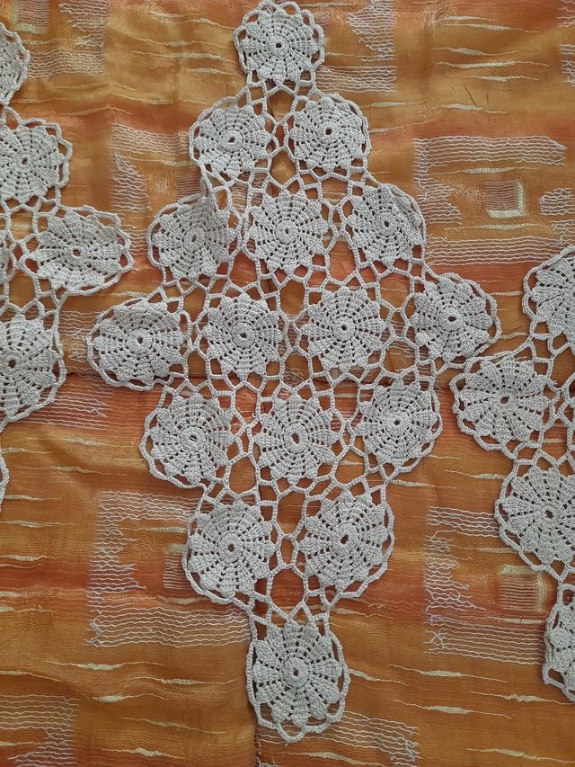 Tris di centrini beige