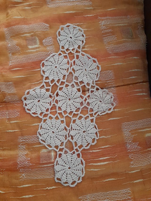 Tris di centrini beige