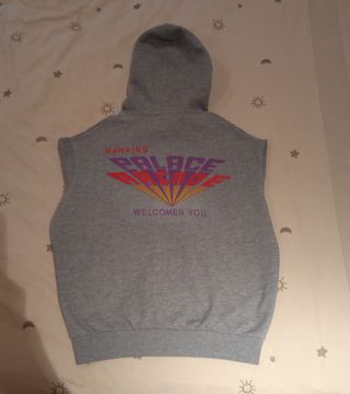 Sudadera gris 'Stranger things' para Pull and Bear