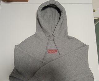 Sudadera gris 'Stranger things' para Pull and Bear
