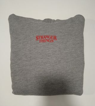 Sudadera gris 'Stranger things' para Pull and Bear