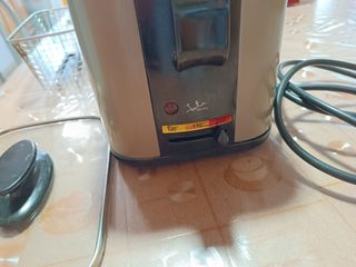 Pequeña freidora Jata