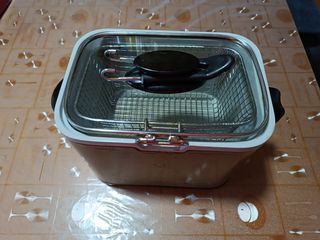 Pequeña freidora Jata