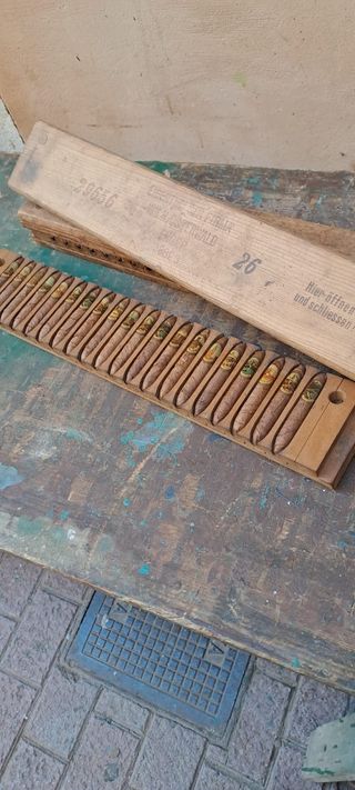 Caja para hacer puros con puros y vitola