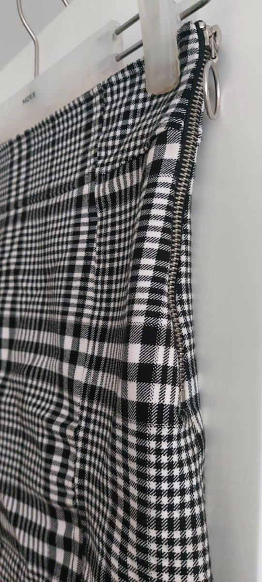 Falda cuadros Bershka.