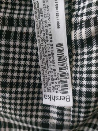 Falda cuadros Bershka.