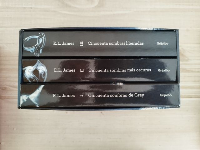 Libro "Cincuenta sombras de Grey"