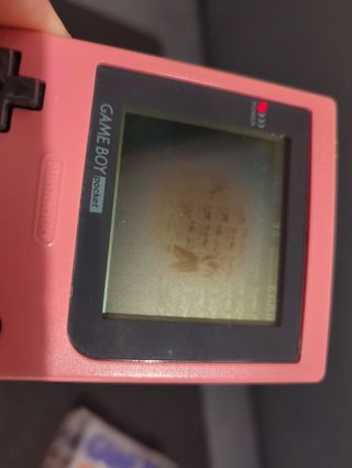 Game boy pocket con pantalla quemada