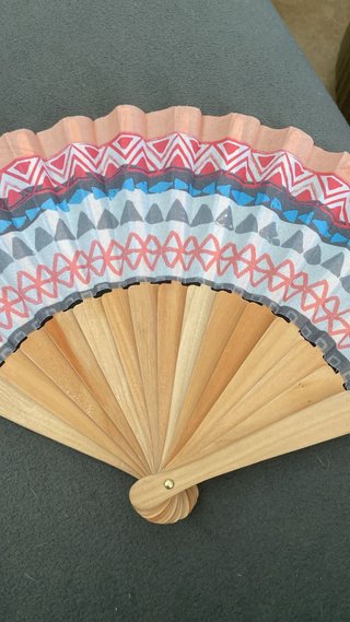 Abanicos de madera y tela