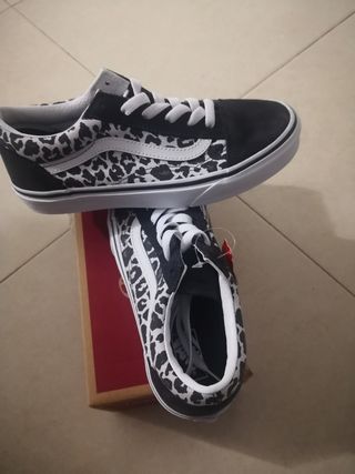 Vans atigrado sin estrenar. Talla 35