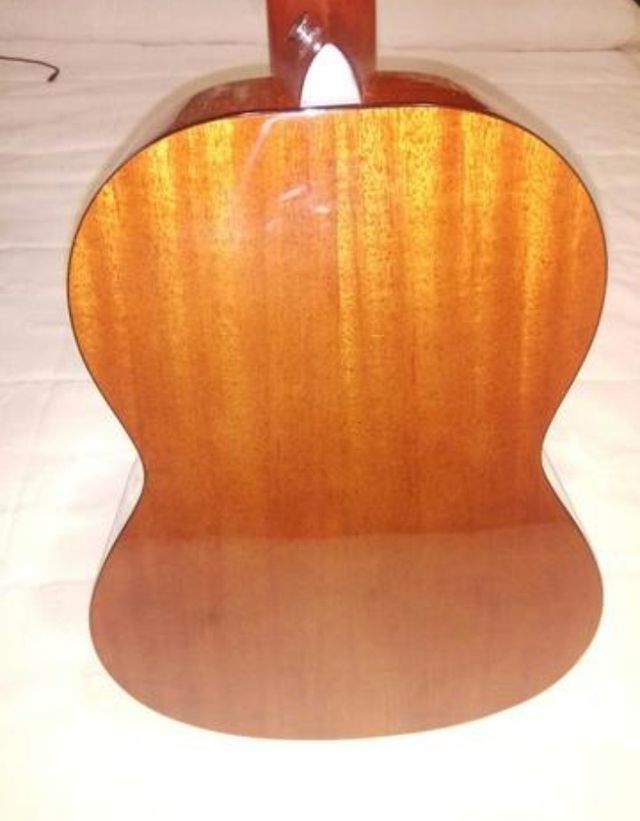 Guitarra electroacústica Yamaha