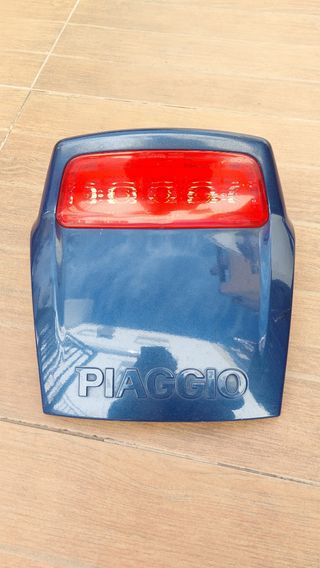 Tapa batería con luz de freno Piaggio x9