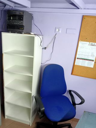 ESTANTERÍAS Y MESA ESCRITORIO 