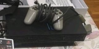 PS2 con mando y 3 juegos