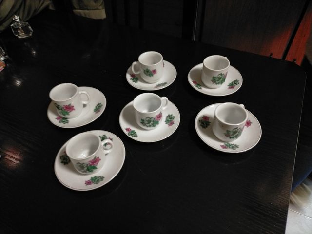 6 tacitas con 6 platos de café