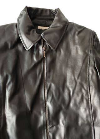 🖤 Preciosa chaqueta cuero síntetico negra