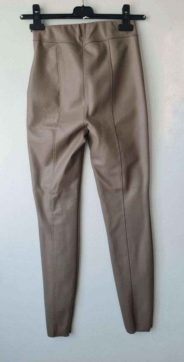 PANTALÓN EFECTO PIEL SKINNY