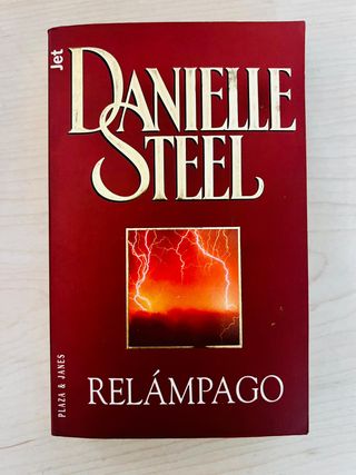 DANIELLE STEEL. 3 novelas románticas 5€