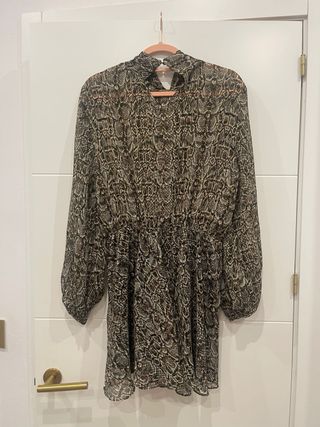 vestido de gasa serpiente de Zara