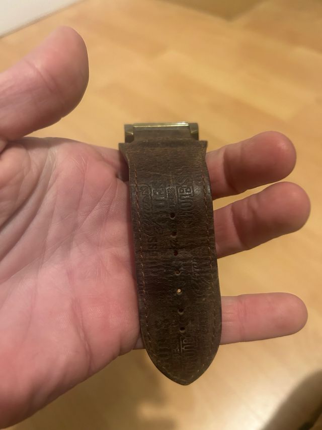 Roloj Guess correa cuero dorado