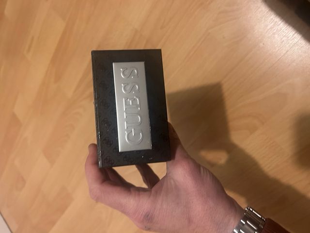 Roloj Guess correa cuero dorado