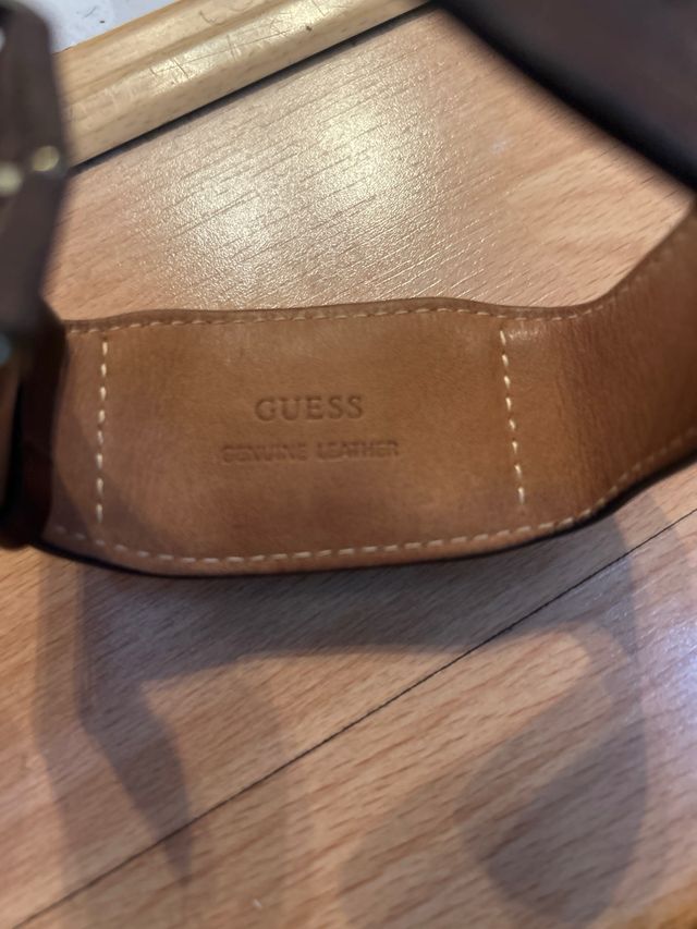 Roloj Guess correa cuero dorado
