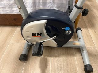 Bicicleta estática BH AH133053