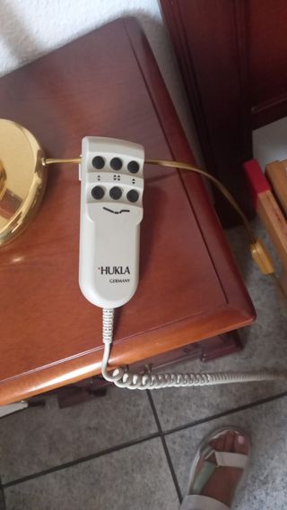 Dormitorio con cama articulada