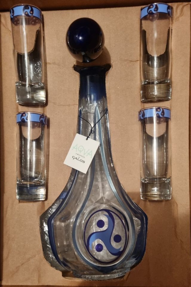 JUEGO CHUPITOS+BOTELLA GALOS