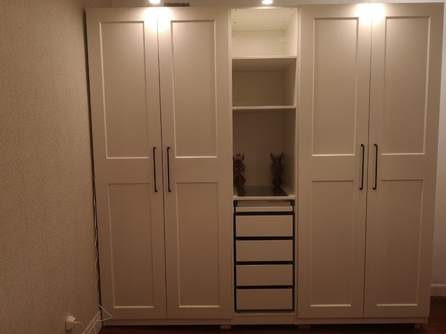 Montaje mobiliario. Leer anuncio. 