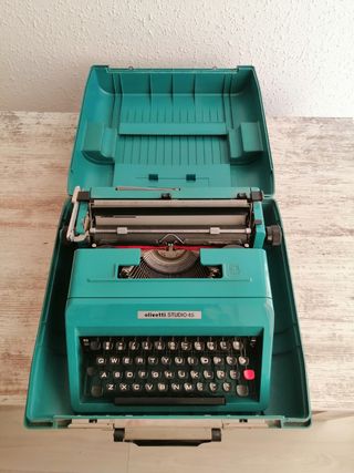 Máquina de escribir Olivetti Studio 45